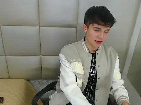 Snapshot of JuanGomm chatting on December 16, 2025, 3:44 am JuanGomm online show from December 16, 2025, 3:44 am