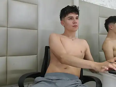 Snapshot of JuanGomm chatting on December 23, 2025, 5:05 am JuanGomm online show from December 23, 2025, 5:05 am