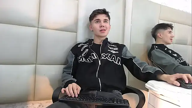 Snapshot of JuanGomm chatting on January 13, 2026, 8:03 pm JuanGomm online show from January 13, 2026, 8:03 pm