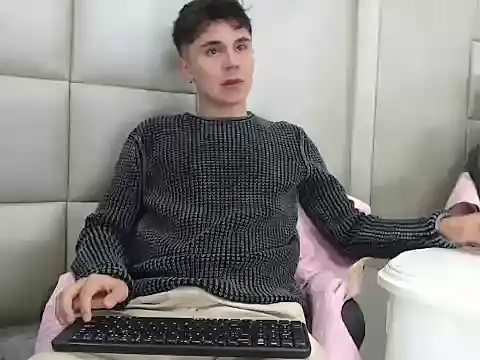 Snapshot of JuanGomm chatting on January 14, 2026, 8:03 pm JuanGomm online show from January 14, 2026, 8:03 pm