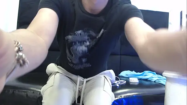 Snapshot of JuanGomm chatting on March 3, 2026, 3:01 am JuanGomm online show from March 3, 2026, 3:01 am