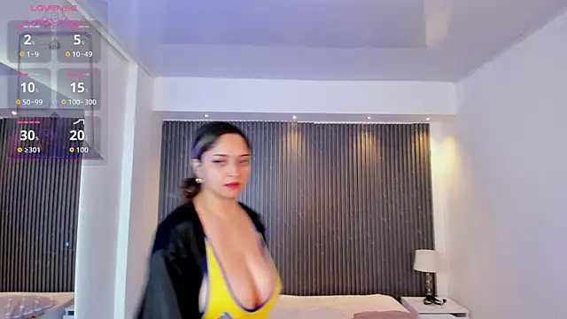 TiffanyHoustton online show from June 27, 2026, 11:37 am
