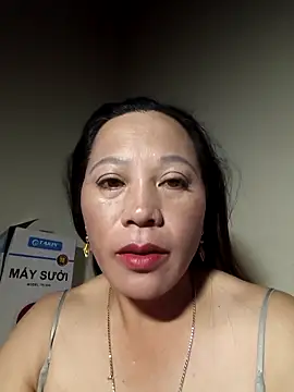 Y-eahi online show from December 3, 2025, 4:38 pm