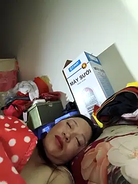 Y-eahi online show from December 4, 2025, 5:21 pm