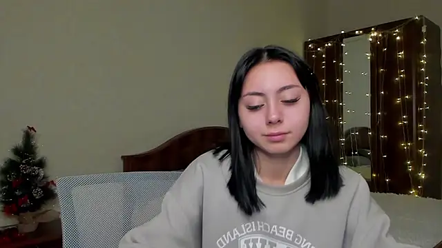 Milana1707 online show from December 18, 2025, 4:51 am