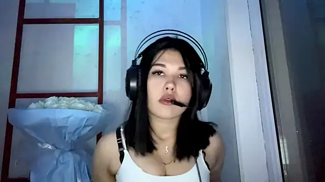 Lolamein online show from December 2, 2025, 8:59 pm