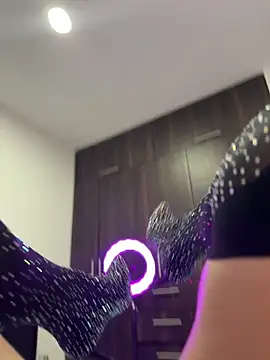 Snapshot of AlaiaSweet__ chatting on December 4, 2025, 9:23 pm AlaiaSweet online show from December 4, 2025, 9:23 pm