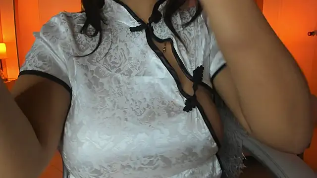 Zoei Moon online show from April 27, 2026, 7:01 pm