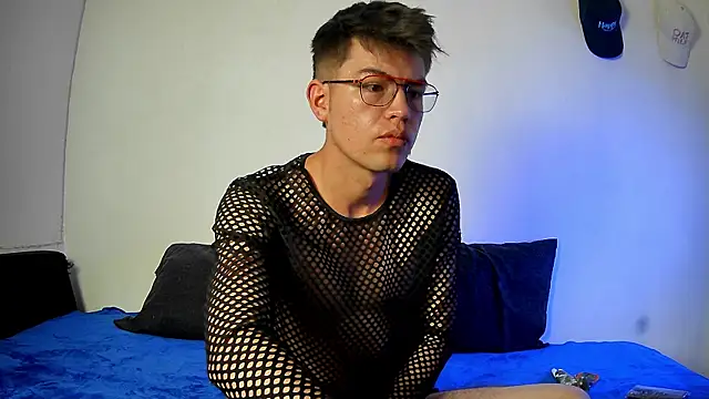 nicolatinboy online show from February 6, 2026, 9:29 pm
