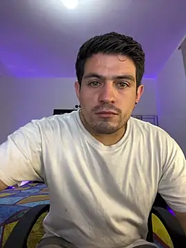 williamsmiiths16 online show from May 5, 2026, 12:07 am