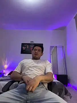 williamsmiiths16 online show from May 6, 2026, 11:37 am