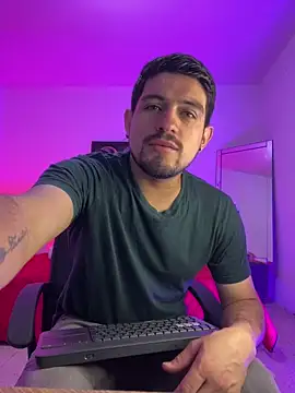 williamsmiiths16 online show from June 12, 2026, 11:20 am