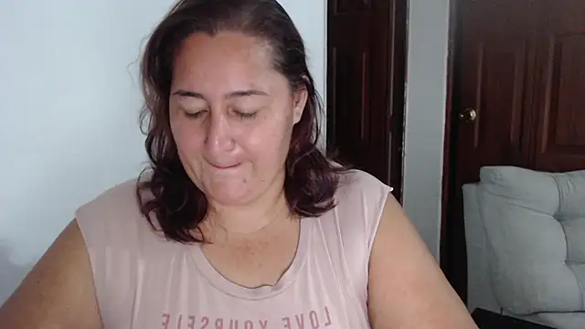 Snapshot of VioletBruces chatting on January 7, 2026, 2:14 am VioletBruces online show from January 7, 2026, 2:14 am