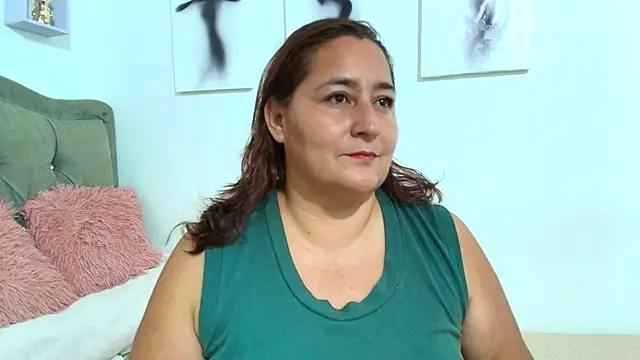 Snapshot of VioletBruces chatting on January 10, 2026, 11:31 pm VioletBruces online show from January 10, 2026, 11:31 pm