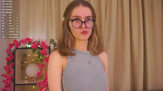 NyraKiss online show from December 18, 2025, 8:59 pm