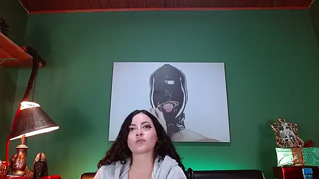 Snapshot of LunaTikka chatting on December 20, 2025, 1:23 am LunaTikka online show from December 20, 2025, 1:23 am