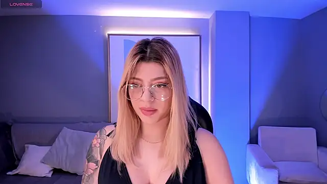 MadisonKane online show from May 3, 2026, 11:27 am