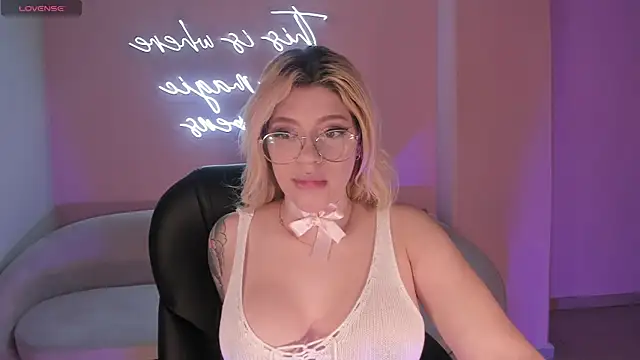 MadisonKane online show from July 13, 2026, 11:24 am