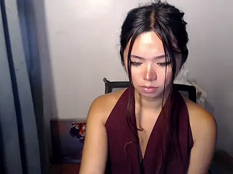 Snapshot of voganmarie chatting on May 9, 2026, 3:34 am voganmarie online show from May 9, 2026, 3:34 am