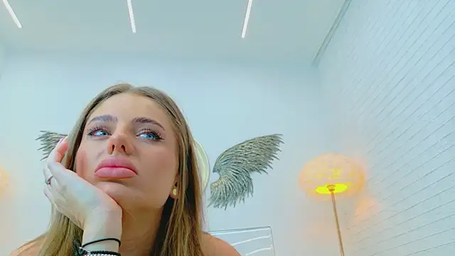 Vika Fever online show from December 19, 2025, 4:52 am