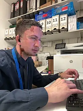 dirtyanal23 online show from May 7, 2026, 12:43 pm