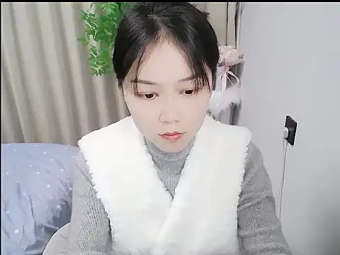 Snapshot of mili923 chatting on February 10, 2026, 3:05 pm mili923 online show from February 10, 2026, 3:05 pm