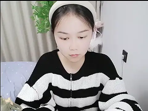 Snapshot of mili923 chatting on February 12, 2026, 2:23 pm mili923 online show from February 12, 2026, 2:23 pm