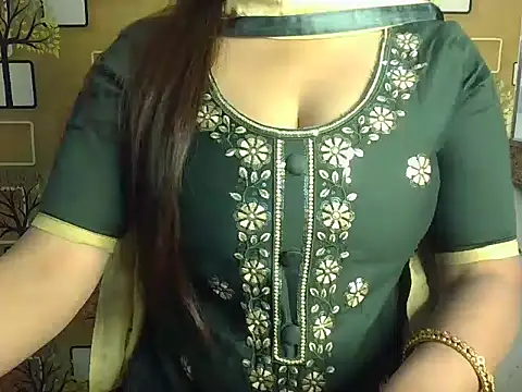 Hotty Suzuka online show from December 17, 2025, 4:51 am