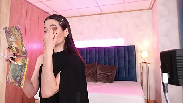 LucyFever online show from December 23, 2025, 7:28 am