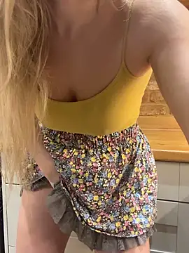 SiennaV online show from March 25, 2026, 4:29 am