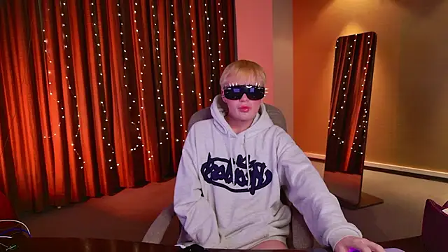 Kristenegor online show from February 2, 2026, 7:45 pm