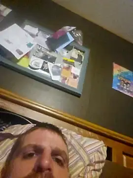 Legtrembler1 online show from February 11, 2026, 12:15 am