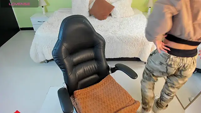 Snapshot of Celeste_Rous__ chatting on March 7, 2026, 12:24 pm Celeste Rous online show from March 7, 2026, 12:24 pm