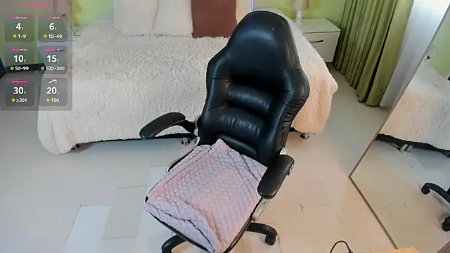 Snapshot of Celeste_Rous__ chatting on March 14, 2026, 12:32 pm Celeste Rous online show from March 14, 2026, 12:32 pm