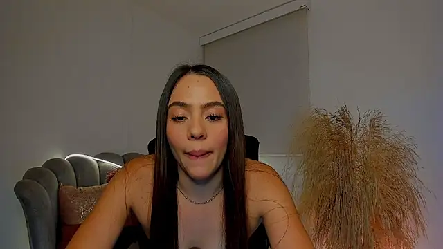 Kamilamonroe online show from December 23, 2025, 3:48 am