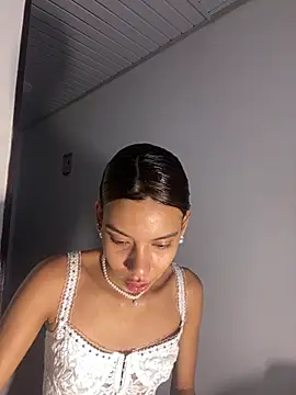 BellaHarpeer online show from July 12, 2026, 11:23 am