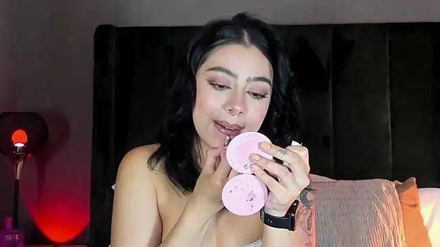 TaniaRedd  online show from March 7, 2026, 2:14 pm