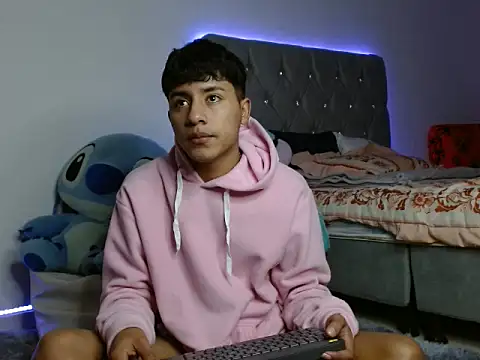 Snapshot of Sebas_Ross04 chatting on December 14, 2025, 6:52 am Sebas Ross04 online show from December 14, 2025, 6:52 am