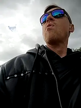 jefflatex45 online show from May 11, 2026, 4:04 pm