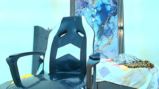 Valentina and sneider  online show from February 9, 2026, 6:56 pm