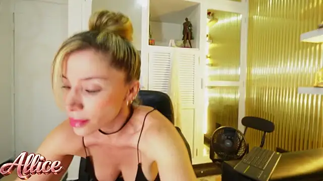 Allice mommy online show from February 4, 2026, 7:09 pm