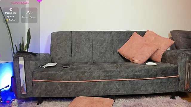 Daphnee-12 online show from December 20, 2025, 6:48 pm