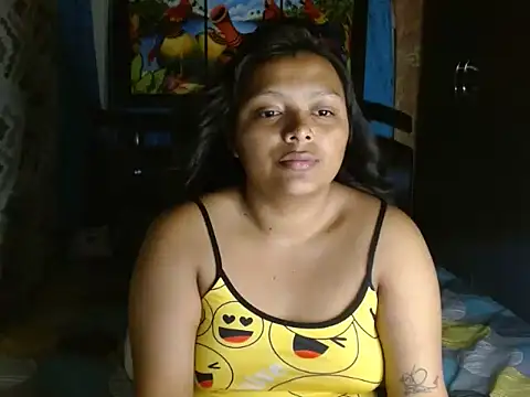 Snapshot of caro_lil chatting on February 26, 2026, 4:33 am caro lil online show from February 26, 2026, 4:33 am