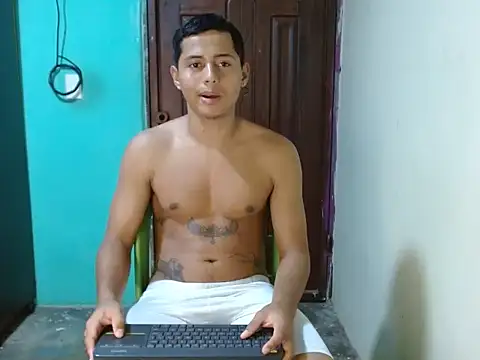 Snapshot of caro_lil chatting on April 7, 2026, 9:59 pm caro lil online show from April 7, 2026, 9:59 pm