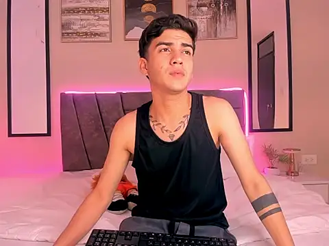 Feiccer Thomson1 online show from February 1, 2026, 1:37 am