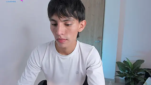 andrew courtzz online show from June 25, 2026, 7:29 pm