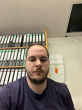 Snapshot of GeilerFinn95 chatting on April 17, 2026, 2:20 pm GeilerFinn95 online show from April 17, 2026, 2:20 pm