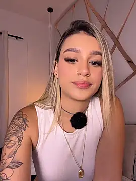 Snapshot of Sophie-velvet chatting on June 26, 2026, 7:51 pm Sophie-velvet online show from June 26, 2026, 7:51 pm