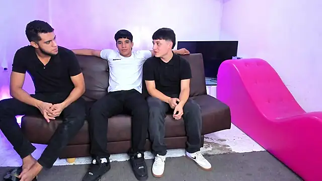 HotThreesoome online show from February 25, 2026, 12:37 pm