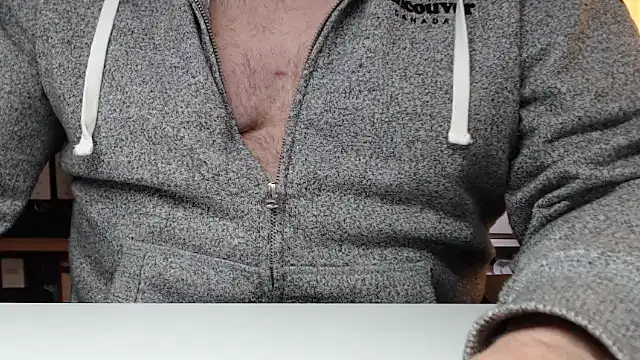 Snapshot of xm0rtix chatting on December 19, 2025, 10:44 am xm0rtix online show from December 19, 2025, 10:44 am